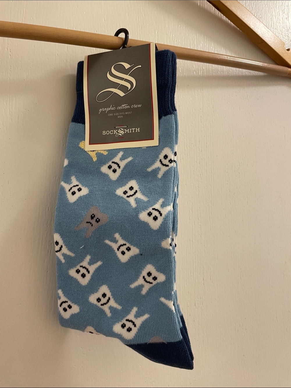 SocksSmith Men’s Light Blue Cotton Crew Socks with Tooth Pattern